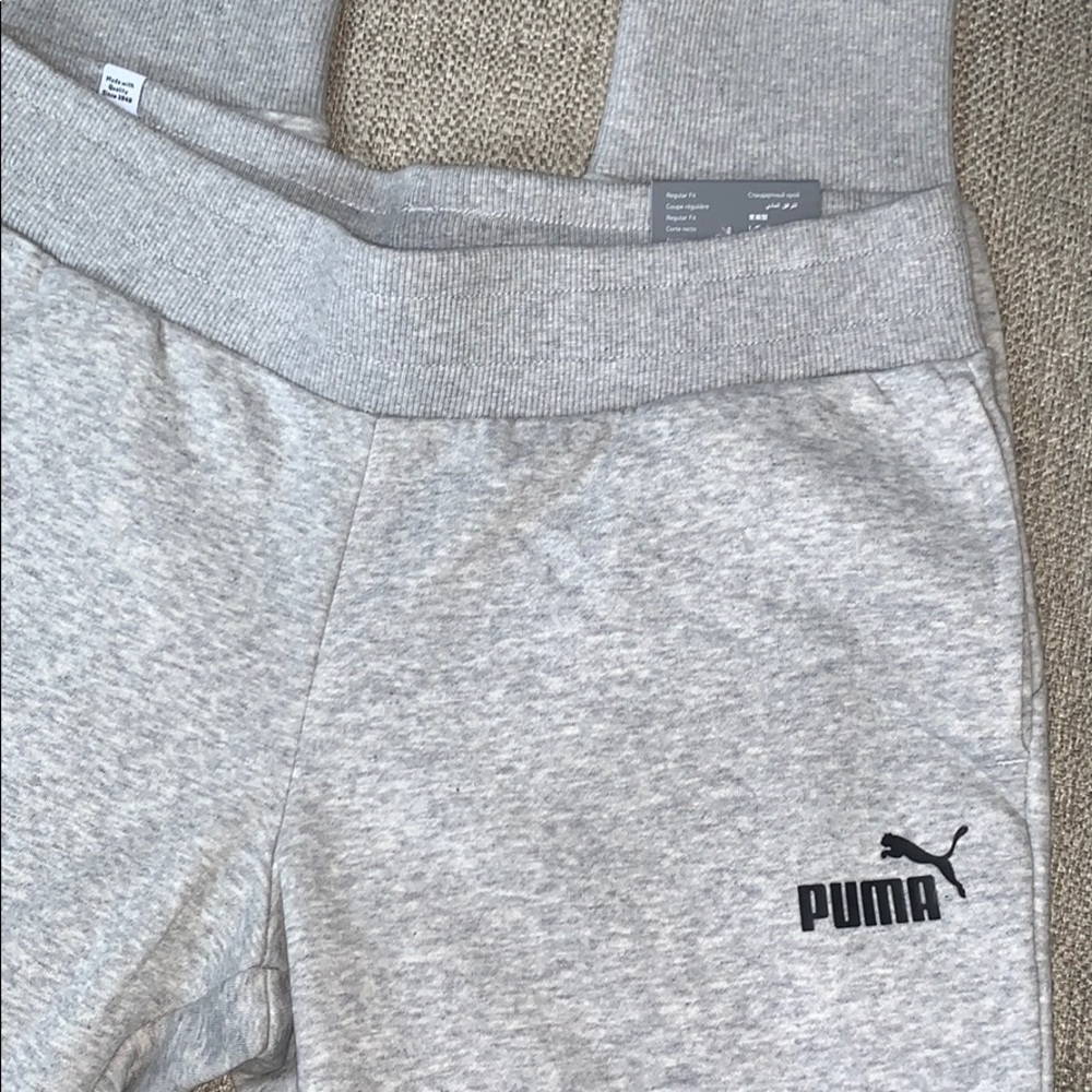 SOLD‼️Puma Women’s Joggers - Picture 5 of 10